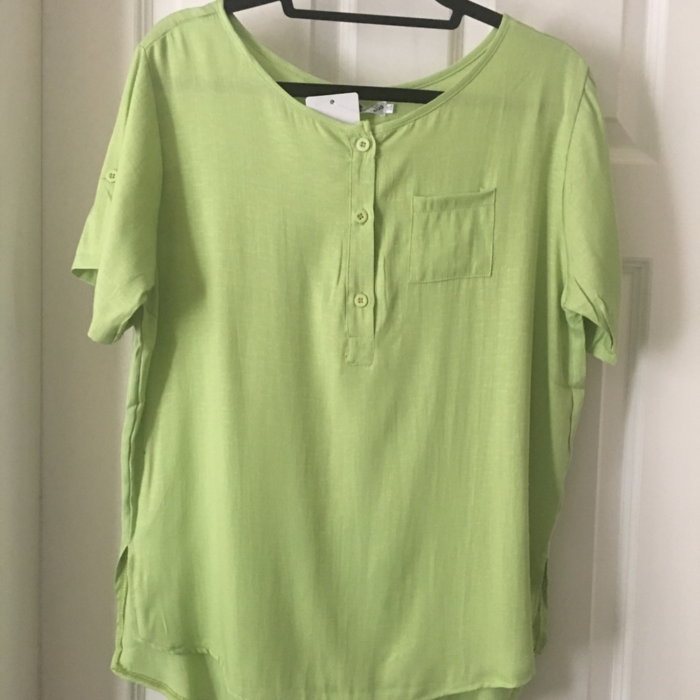 New Lightweight lime green short sleeve pullover